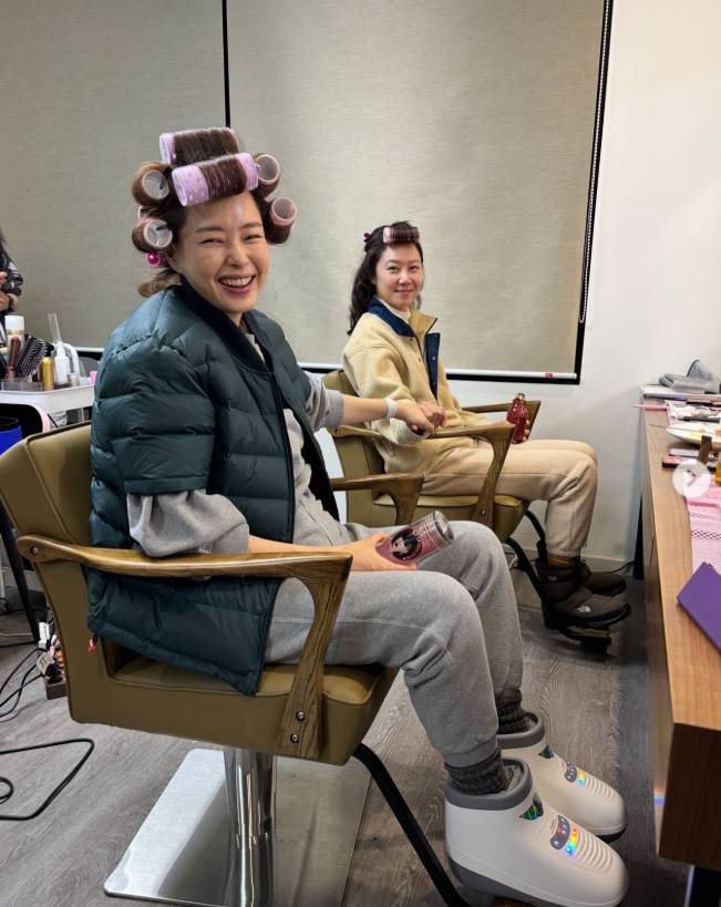 이하늬, 공효진과 볼 맞대고 자매 케미 "나의 영원한 슈퍼스타"