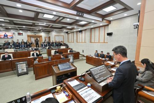 ◇정선군의회 제311회 정례회 제3차 본회의가 지난 12일 정선군의회 본회의장에서 열린 가운데 내년 본예산 6,090억 2,874만 8,000원을 의결하면서, 농어촌 기본소득 시범사업에 필요한 예산을 확보했다.