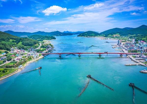 남해군 지족해협 죽방렴 전경.