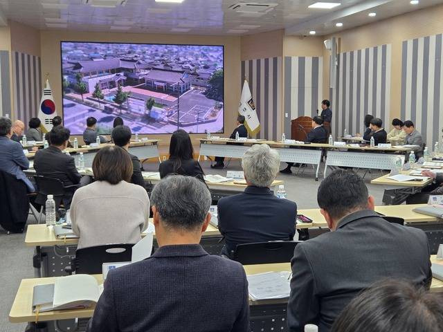 경주시가 지역 대학과 상생협의회를 개최하고 경주시 핵심비전을 제시하고 있다. 강시일 기자