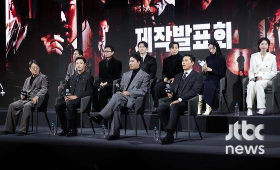 15일 오전 서울 그랜드 인터컨티넨탈 서울 파르나스에서 디즈니+ 오리지널 시리즈 '메이드 인 코리아' 제작발표회가 열렸다. 우민호 감독, 배우 현빈, 정우성, 우도환, 서은수, 원지안, 정성일, 강길우, 노재원, 박용우가 참석했다. 박세완 엔터뉴스팀 기자 park.sewan@jtbc.co.kr