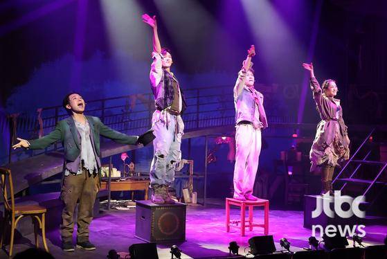 15일 오후 서울 예스24스테이지에서 뮤지컬 '시지프스' 프레스콜이 열렸다. 이형훈, 박선영, 김대곤, 이후림이 무대 위에 올라 작품의 주요 넘버를 선보였다. 박세완 엔터뉴스팀 기자 park.sewan@jtbc.co.kr