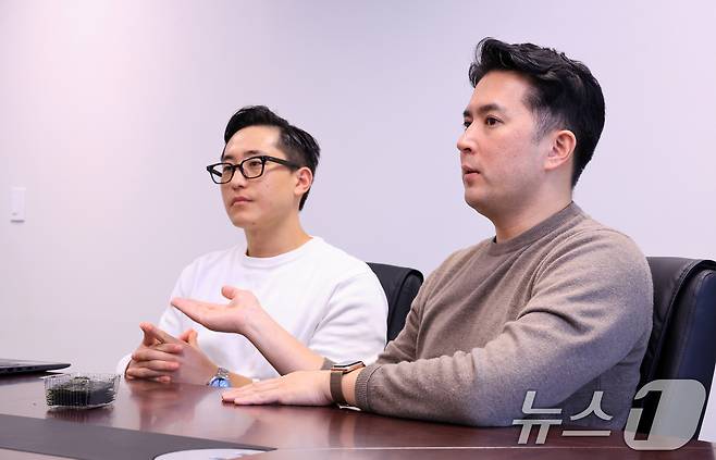 이현준(오른쪽), 박민식 담아 공동대표가 지난 11월 24일 서울 종로구 뉴스1 본사에서 인터뷰를 하고 있다.  2025.11.24/뉴스1 ⓒ News1 이호윤 기자