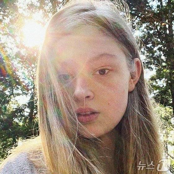 남성에서 여성으로 성전환한 일론 머스크의 딸 비비안 제나 윌슨.