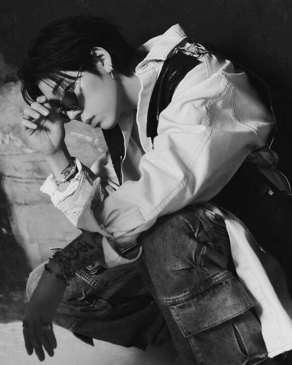 가수 지코와 일본 그룹 요아소비의 보컬 이쿠라가 협업한 디지컬 싱글 'DUET'이 19일 0시 각 음악 사이트에 발매된다./KOZ엔터테인먼트