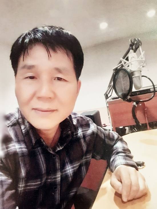 가수 성노는 지난 5월부터 영월 FM라디오에서 '성노의 라디오스타 가요쇼'(FM 99.1MHz, 매주 토·일 오후 2시~4시)를 진행하며 청취자들과 소통하고 있다. /성노 SNS