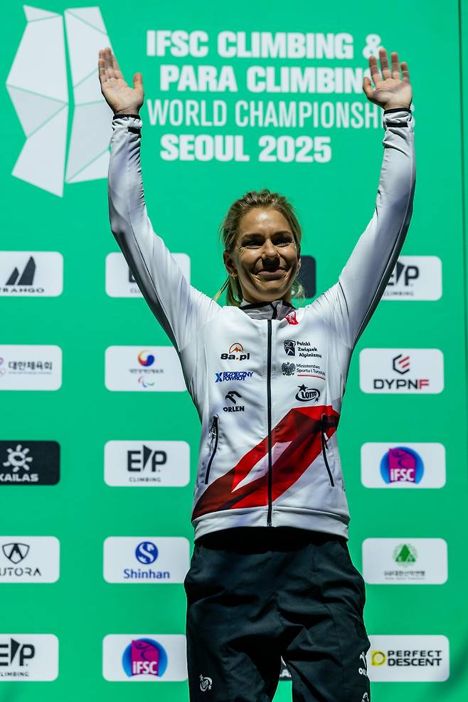 25일 서울에서 열린 IFSC 스포츠클라이밍 세계선수권대회 여자 스피드 부문에서 금메달을 획득한 폴란드 국가대표 알렉산드라 미로슬라프./대한산악연맹 제공