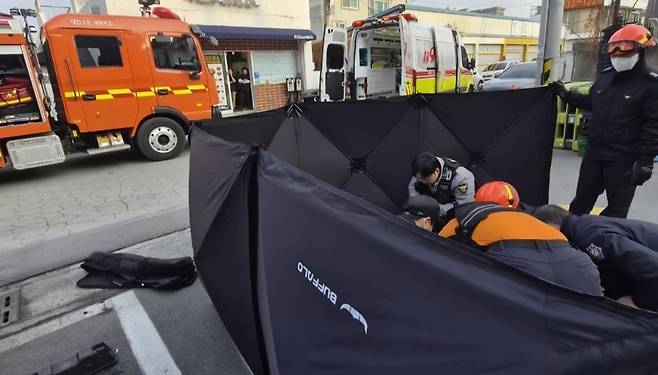 15일 대전 대덕구 한 마트에서 발생한 교통사고 현장. /대전소방본부