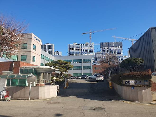 인터로조 평택 연구소. 평택 본사 바로 맞은 편에 있다. 평택=윤현주 기자