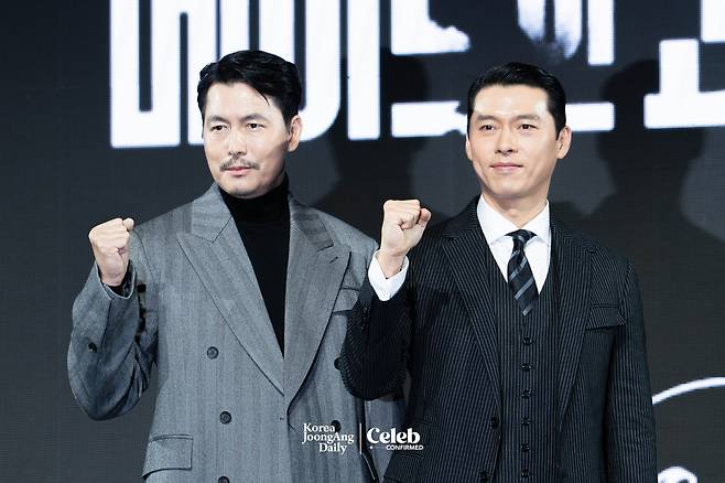 Actors Hyun Bin and Jung Woo-sung pose for photos during a press conference for the Disney+ series “Made in Korea” at the Grand InterContinental Seoul Parnas in southern Seoul on Dec. 15. [DANIELA GONZALEZ PEREZ]