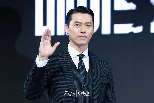 Actor Hyun Bin poses for photos during a press conference for the Disney+ series “Made in Korea” at the Grand InterContinental Seoul Parnas in southern Seoul on Dec. 15. [DANIELA GONZALEZ PEREZ]
