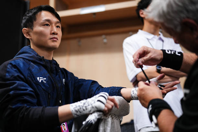 명예의 전당 헌액자 ‘코리안 슈퍼보이’ 최두호가 2024년 12월 미국 네바다주 라스베이거스 티모바일 아레나 UFC 310 메인카드 제1경기를 준비하고 있다. 사진=TKO