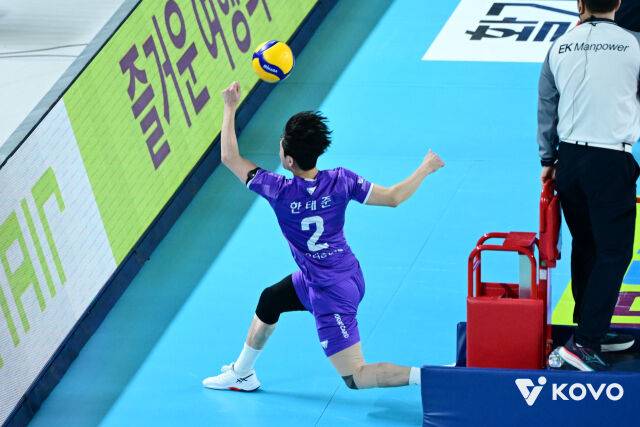 공을 살리는 한태준./KOVO