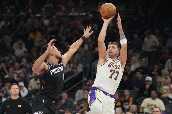 [피닉스=AP/뉴시스] 미국프로농구(NBA) 로스앤젤레스(LA) 레이커스의 루카 돈치치. 2025.12.14.