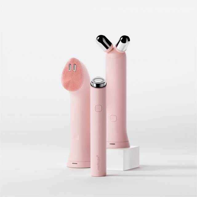 에이피알 메디큐브 에이지알의 결합형 뷰티 디바이스 라인업. 사진 제공=에이피알