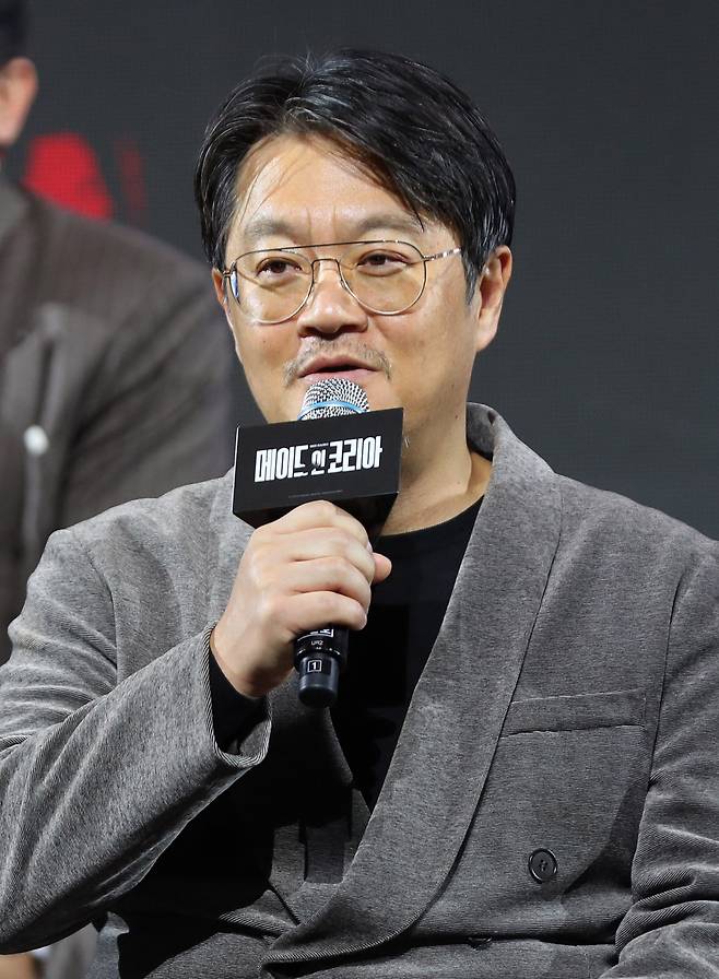 우민호 감독이 15일 오전 서울 강남구 그랜드인터컨티넨탈 파르나스에서 열린 디즈니 플러스 오리지널 시리즈 ‘메이드 인 코리아’ 제작발표회에서 인사말을 하고 있다. 뉴시스