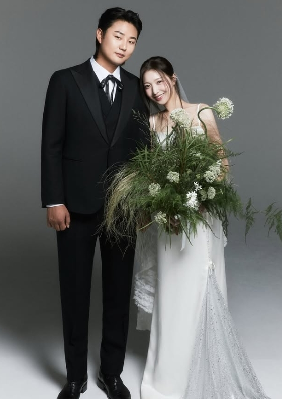 14일 결혼한 롯데 정철원과 김지연 부부. 김지연 SNS