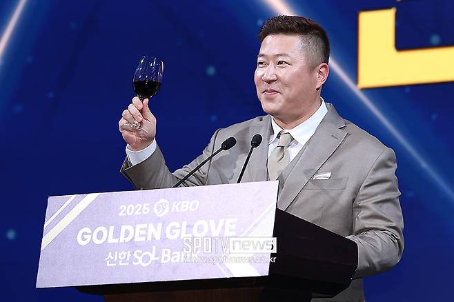 ▲ KBO리그 역사를 새로 쓸 발판의 계약을 마친 최형우 ⓒ곽혜미 기자