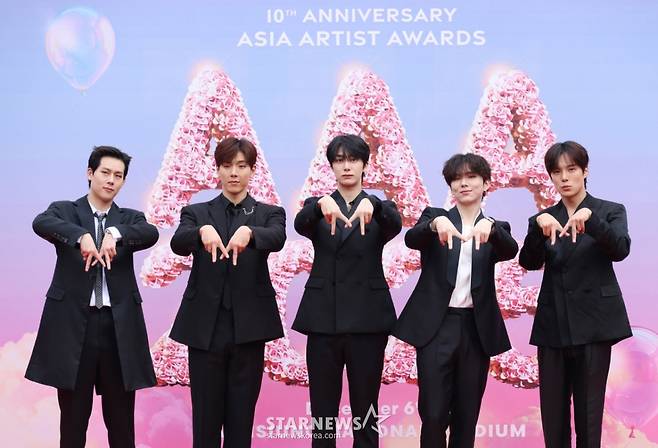 그룹 몬스타엑스가 6일 가오슝 내셔널 스타디움에서 진행된 스타뉴스 주최 '10주년 아시아 아티스트 어워즈 2025(10th Anniversary Asia Artist Awards 2025, '10주년 AAA 2025') 레드카펫 행사에 참석해 포즈를 취하고 있다.  12월 6일~7일 양일에 걸쳐 가오슝 내셔널 스타디움에서 펼쳐지는 '10주년 아시아 아티스트 어워즈 2025(10th Anniversary Asia Artist Awards 2025, '10주년 AAA 2025')'와 페스타 'ACON 2025'는 MTN(머니투데이방송)과 위버스(Weverse)를 통해 각각 TV와 온라인 스트리밍으로 생중계 된다. /2025.12.06 /사진=이동훈 photoguy@