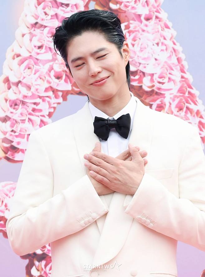 배우 박보검이 6일 가오슝 내셔널 스타디움에서 진행된 스타뉴스 주최 '10주년 아시아 아티스트 어워즈 2025(10th Anniversary Asia Artist Awards 2025, '10주년 AAA 2025') 레드카펫 행사에 참석해 포즈를 취하고 있다.  12월 6일~7일 양일에 걸쳐 가오슝 내셔널 스타디움에서 펼쳐지는 '10주년 아시아 아티스트 어워즈 2025(10th Anniversary Asia Artist Awards 2025, '10주년 AAA 2025')'와 페스타 'ACON 2025'는 MTN(머니투데이방송)과 위버스(Weverse)를 통해 각각 TV와 온라인 스트리밍으로 생중계 된다. /2025.12.06 /사진=이동훈 photoguy@