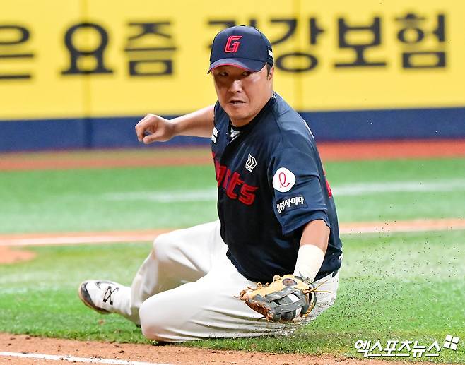 롯데 자이언츠 베테랑 정훈이 2025시즌을 끝으로 현역 은퇴를 선언했다. 정훈은 프로 통산 1476경기 타율 0.271(4211경기 1143안타) 80홈런 532타점 76도루 OPS 0.742의 성적을 남겼다. 엑스포츠뉴스 DB