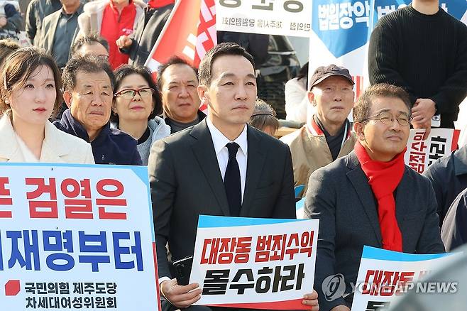 국민의힘 김민수 최고위원(앞줄 가운데) [연합뉴스 자료사진]