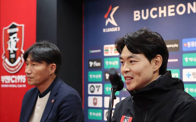 승격 기자회견에 참석한 부천 한지호(오른쪽)와 이영민 감독. 사진 | 부천=연합뉴스