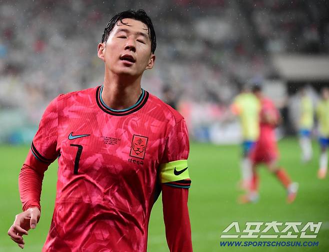 10일 서울월드컵경기장에서 열린 축구대표팀과 브라질의 A매치 평가전. 골라인 아웃에 아쉬워하는 손흥민. 상암=송정헌 기자songs@sportschosun.com/2025.10.10/