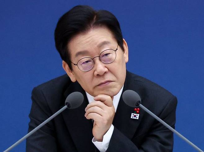 이재명 대통령은 지난 12일 부처 업무보고에서 이학재 인천국제공항공사 사장을 공개 질책했다. 연합뉴스