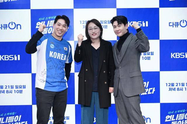 2004년 아테네 올림픽 속 여자 핸드볼의 감동 서사를 20년 만에 재현한 KBS1 다큐 '언니들이 돌아왔다'가 시청자와 만난다. KBS 제공