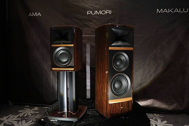 JBL 서밋 아마(좌), 푸모리 / 출처=IT동아