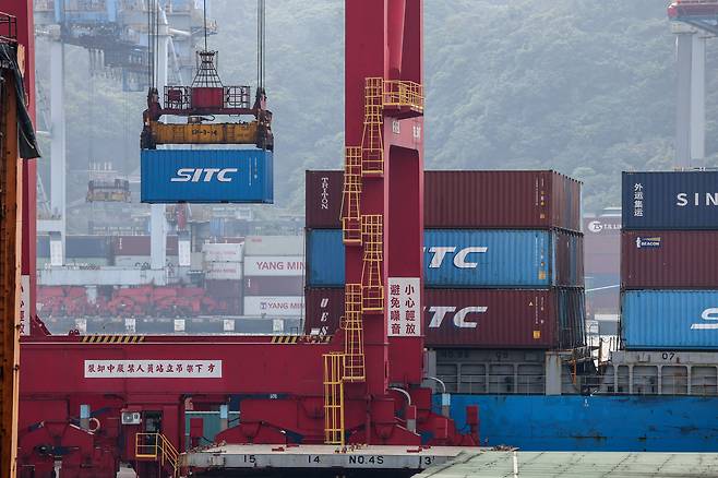 Shipping containers are seen at the port in Keelung, Taiwan, on April 9. [AFP/YONHAP]