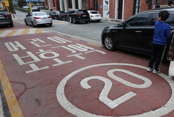 A student moves through a school zone near an elementary school in Seoul on Feb. 18, 2024. [YONHAP]