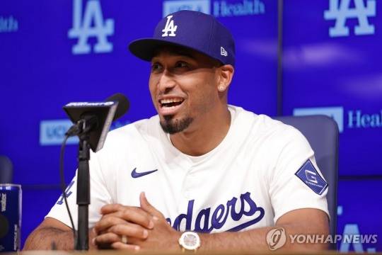 입단 기자회견을 하고 있는 에드윈 디아즈. [AP=연합뉴스]