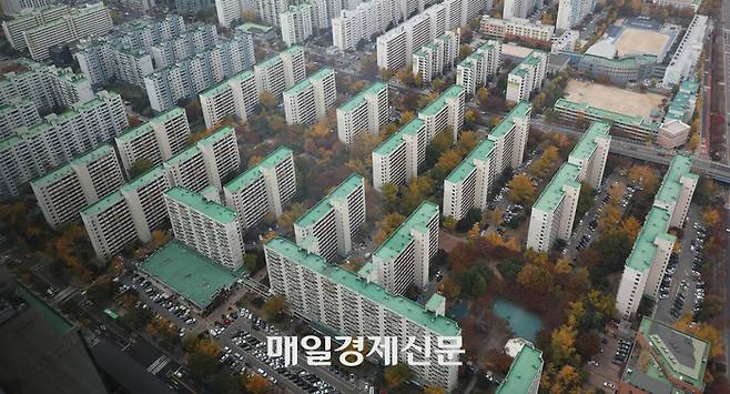 재건축 추진이 한창인 서울 영등포구 여의도 시범 아파트 전경 [매경DB]