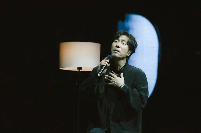 [서울=뉴시스] '2025 이문세 더 베스트' 서울 공연. (사진 = 케이문에프엔디 제공) 2025.12.15. photo@newsis.com *재판매 및 DB 금지