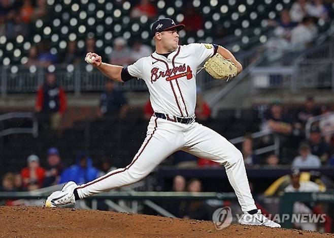 키움 히어로즈가 신규 외국인 투수 네이선 와일스와 연봉 91만 달러에 계약했다. 와일스는 마이너리그 통산 9이닝당 볼넷 비율이 2.1개로 안정된 제구력과 경기 운영 능력이 강점으로 꼽힌다. AFP 연합뉴스