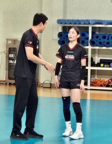 고희진 정관장 감독(왼쪽)과 인쿠시 [정관장 배구단 제공. 재판매 및 DB 금지]