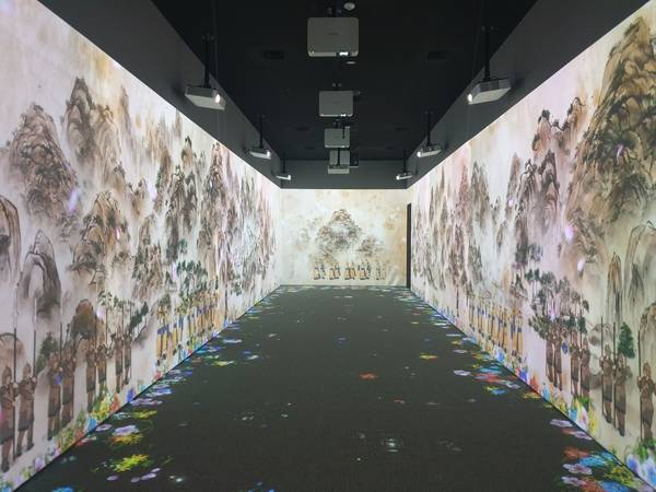 경남 합천 법보종찰 해인사(海印寺) 인근에는 대장경을 주제로 한 ‘대장경테마파크’가 조성돼 있다. 겨울철 함께 둘러보면 색다른 묘미를 느낄 수 있다. 대장경테마파크 미디어아트. /합천군 제공