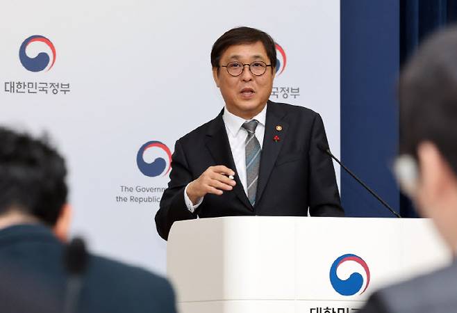 최휘영 문화체육관광부 장관이 16일 정부세종청사 민원동 공용브리핑실에서 2026년 주요 정책 추진계획에 관해 설명하고 있다. (사진=연합뉴스)