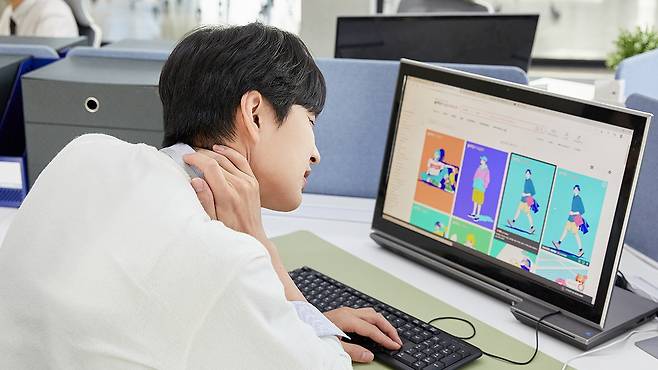 거북목은 고개가 몸통보다 앞으로 빠지고 목의 C자 곡선이 무너지면서, 목·어깨에 부담이 커진 자세 이상 상태를 말한다｜출처: 클립아트코리아