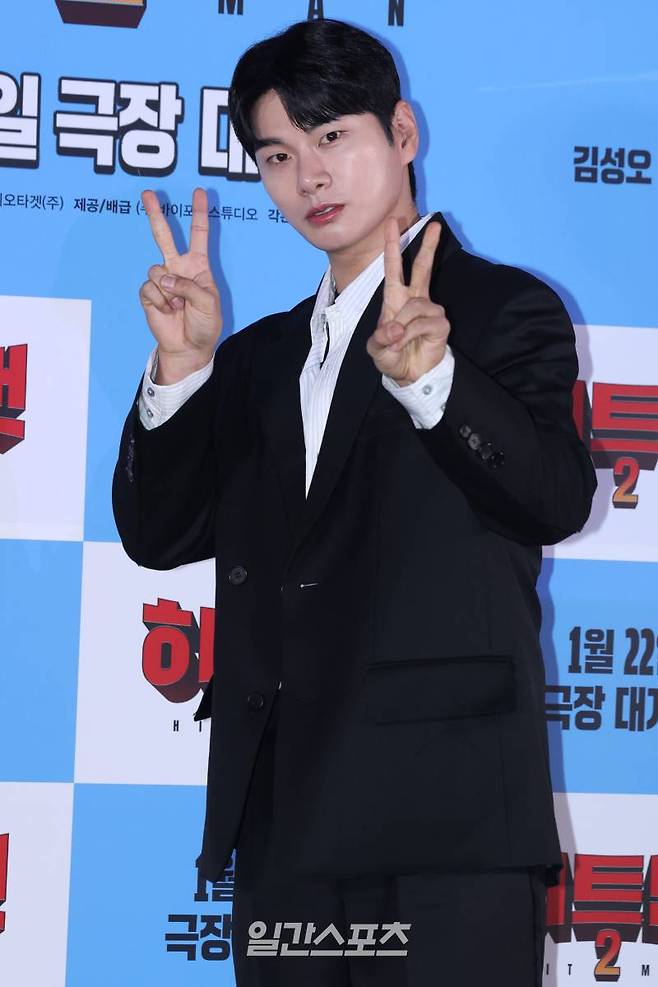 배우 이이경이 15일 오후 서울 용산구 용산CGV아이파크몰에서 열린 영화 '히트맨2' 언론배급시사회 및 기자간담회에 참석해 포즈를 취하고 있다. '히트맨2'는 대히트 흥행 작가에서 순식간에 ‘뇌절작가’로 전락한 ‘준’이 야심 차게 선보인 신작 웹툰을 모방한 테러가 발생하고, 하루아침에 범인으로 몰리면서 벌어지는 코믹 액션 영화이다. 22일 개봉. 서병수 기자 qudtn@edaily.co.kr /2025.01.15/