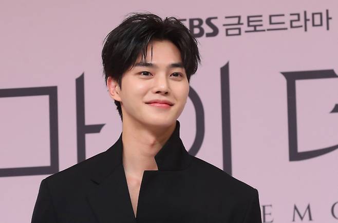 배우 송강이 서울 성수동 고급 아파트를 67억원에 매입했다. 사진은 2023년 11월 서울 양천구 목동 SBS 사옥에서 진행된 금토드라마 '마이 데몬' 제작발표회에 참석한 배우 송강. /사진=스타뉴스