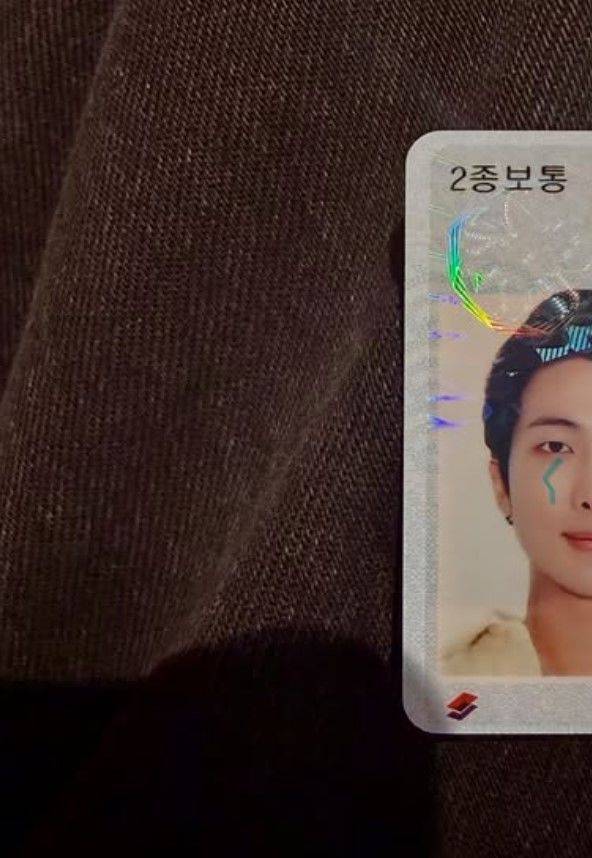 [서울=뉴시스] 그룹 '방탄소년단(BTS)' 멤버 RM(31·본명 김남준)이 운전면허 취득 소식을 전했다. (사진=RM 인스타그램 캡처) 2025.12.17. photo@newsis.com *재판매 및 DB 금지