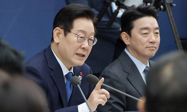 이재명 대통령이 17일 세종시 정부세종컨벤션센터에서 열린 산업통상자원부·지식재산처·중소벤처기업부 업무보고에서 발언하고 있다.&nbsp;대통령실사진기자단