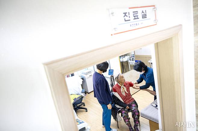 전북 무주군 부남면의 장안보건진료소를 이용하는 사람 중 60.5%는 65세 이상 노인이다.ⓒ시사IN 박미소