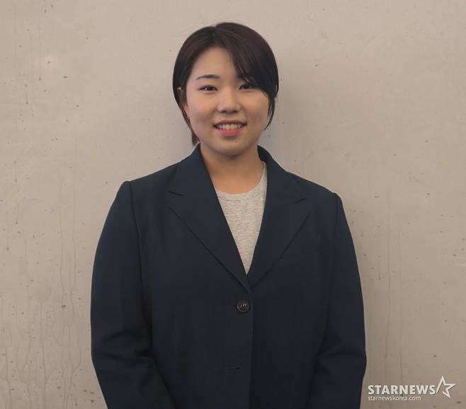 김라경이 15일 서울특별시 송파구 방이동에 위치한 올림픽파크텔에서 열린 '2025년 야구소프트볼인의 밤'에 참석해 인터뷰하고 있다. /사진=김동윤 기자