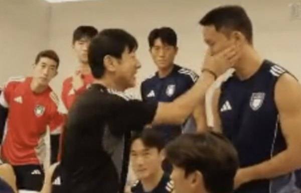 신태용 전 울산HD 감독이 정승현의 뺨을 때린 사건을 두고 스포츠윤리센터가 조사에 착수했다. 16일 MBC 보도에 따르면 대한축구협회(KFA)는 해당 사안과 관련해 스포츠윤리센터에도 진정이 접수돼 절차가 진행 중이라고 밝혔다. 울산 구단도 대한축구협회로부터 받은 공문을 15일 회신했다며 회신을 통해 그간 파악한 사실들과 선수 보호를 위해 취했던 조치들을 성실하게 설명했다고 밝혔다. 중앙일보