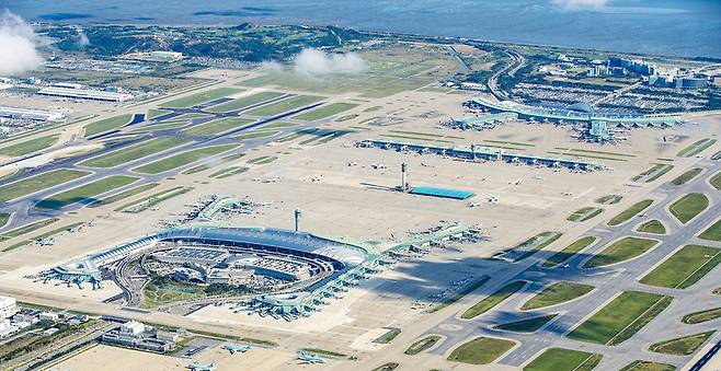 ▲하늘에서 본 인천공항 제1·2여객터미널 전경. /인천일보DB