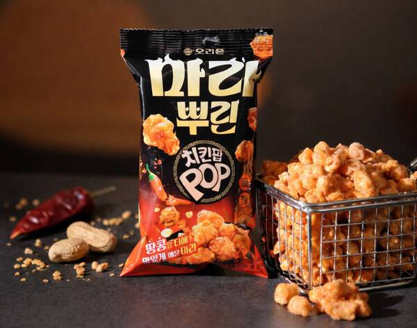 오리온은 마라 트렌드가 10·20세대의 소울푸드로 자리 잡아가는 흐름에 착안해 얼얼하면서도 맛있게 매운 '마라뿌린 치킨팝'을 출시한다. /오리온